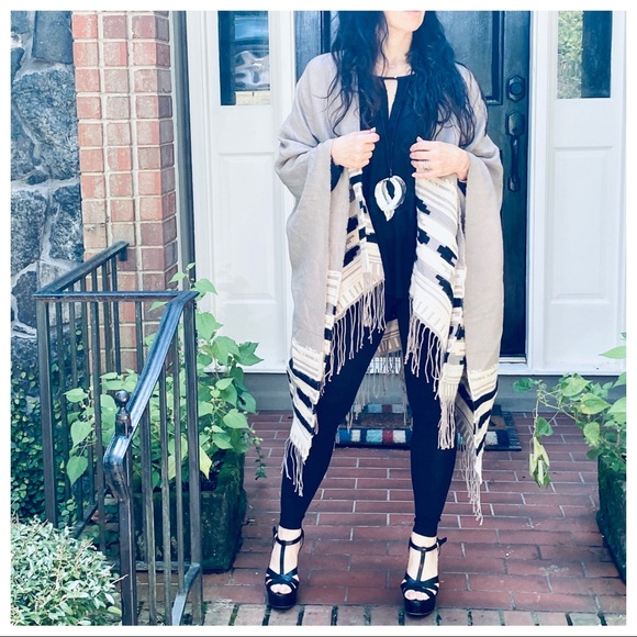 ✨LAST ONE✨ GORGEOUS BOHO PONCHO BLANKET SHAWL - Picture 2 of 7